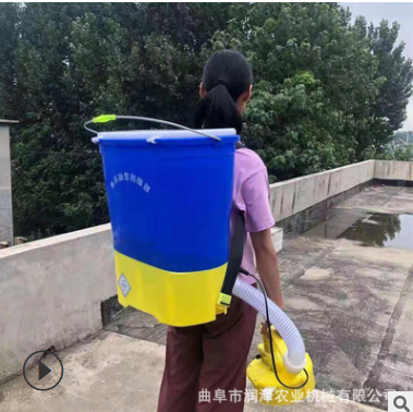 單兵融雪拋灑器背負式電動追肥農用顆粒撒肥機魚塘飼料自動拋撒機