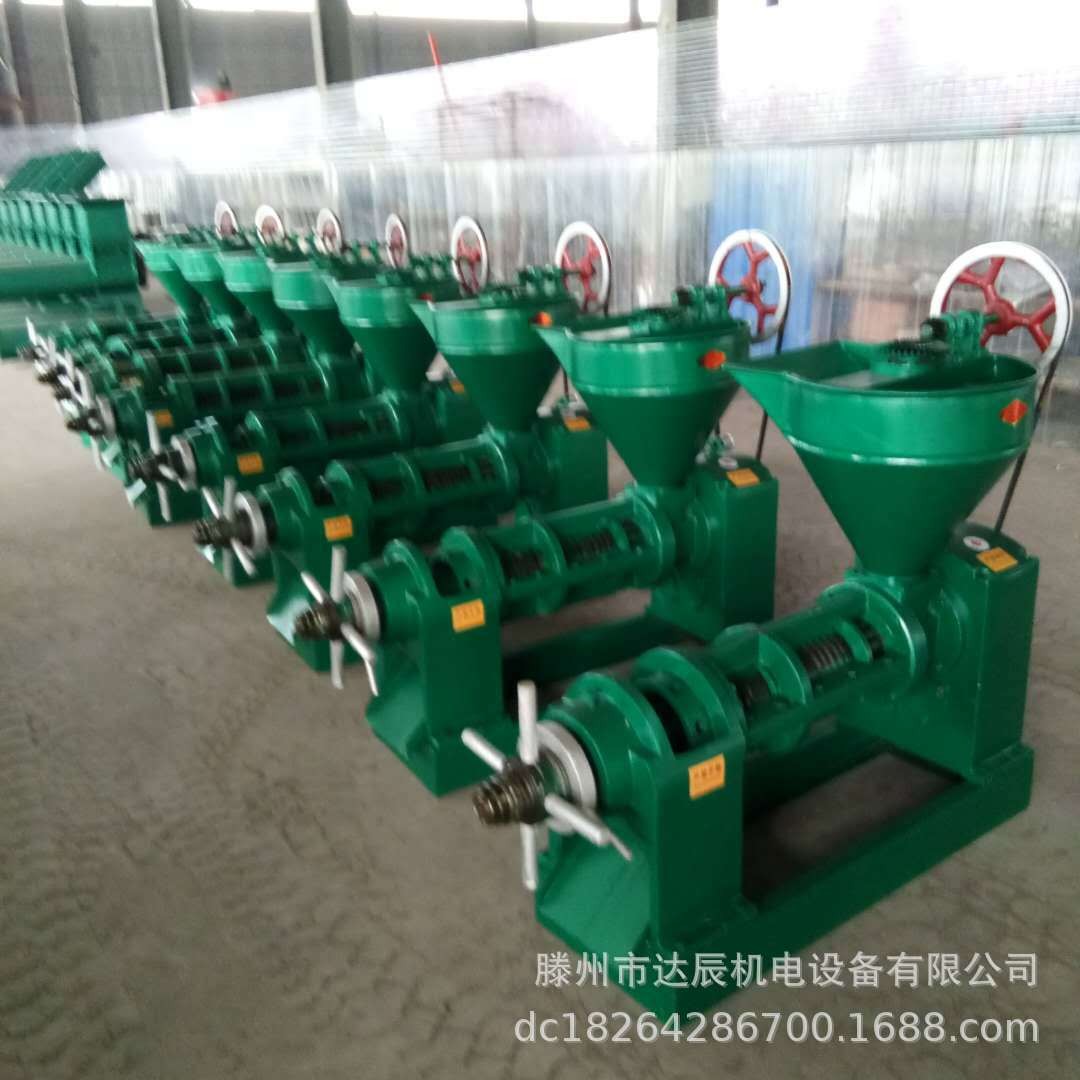 直銷雙鴨山市菜籽榨油全套設備 花生榨油生產(chǎn)視頻 榨大豆油機圖片
