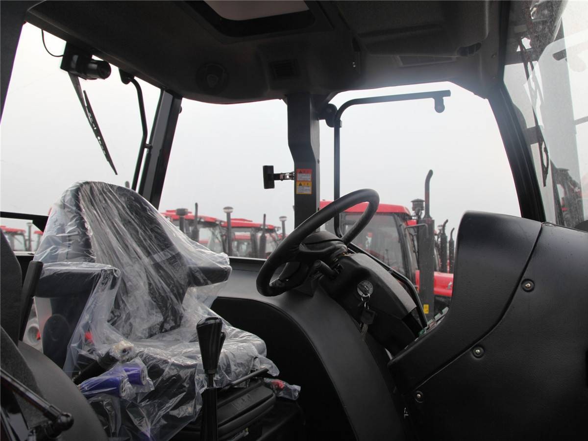 東方紅LX1204輪式拖拉機